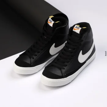 Nike blazer mid 77 - اسود صح ابيض