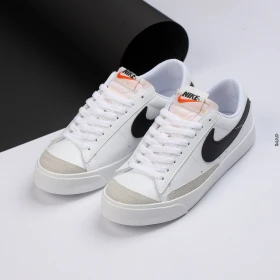 NIKE Blazer